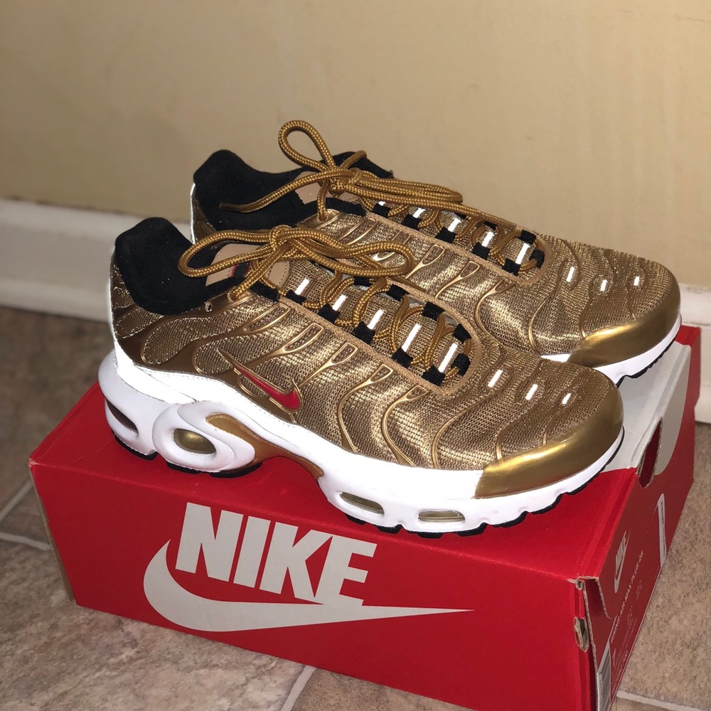 GOLD AIR MAX 90 WORN ONCE